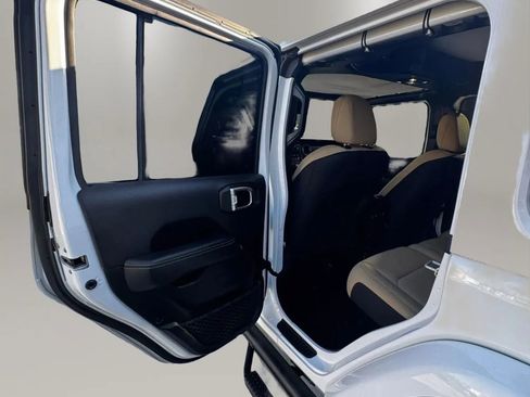 Used 2020 Jeep Wrangler Unlimited Sahara AWD/4WD image 21