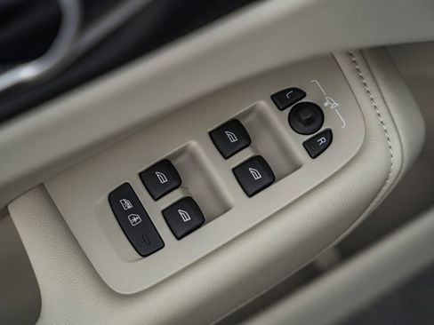 New 2026 Volvo XC60 B5 Ultra w/ Protection Package Premier image 38