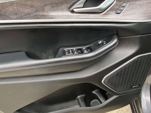 Used 2023 Jeep Grand Cherokee L Limited w/ Black Appearance Package RWD image 19