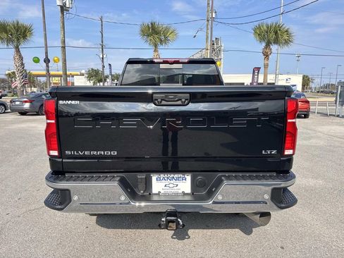 Used 2025 Chevrolet Silverado 2500 LTZ w/ LTZ Plus Package image 6
