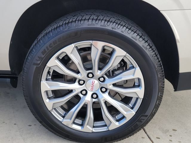 Used 2023 GMC Yukon XL Denali AWD/4WD image 15
