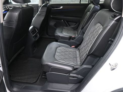 Used 2024 Volkswagen Atlas SEL Premium R-Line AWD/4WD image 29