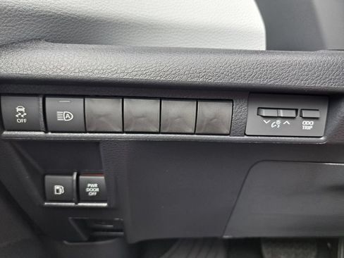 New 2026 Toyota Sienna LE FWD image 15