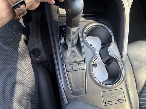 Used 2022 Toyota Camry SE w/ Cold Weather Package image 24