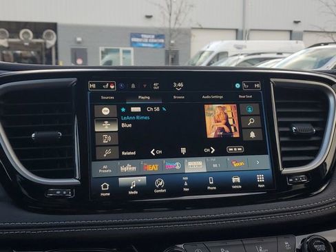 New 2026 Chrysler Pacifica Select image 28