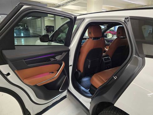 Used 2025 Jaguar F-PACE R-Dynamic S image 18