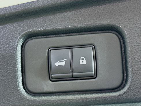 Used 2025 Nissan Pathfinder SV image 30