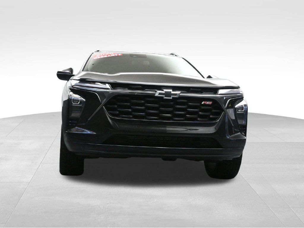 Used 2025 Chevrolet Trax RS w/ Driver Confidence Package FWD image 27