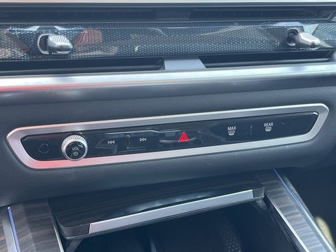 Used 2025 BMW X7 xDrive40i w/ Parking Assistance Package image 6