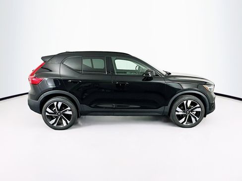 Used 2025 Volvo XC40 B5 Plus image 10
