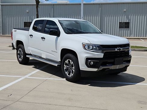 Used 2022 Chevrolet Colorado Z71 AWD/4WD image 3