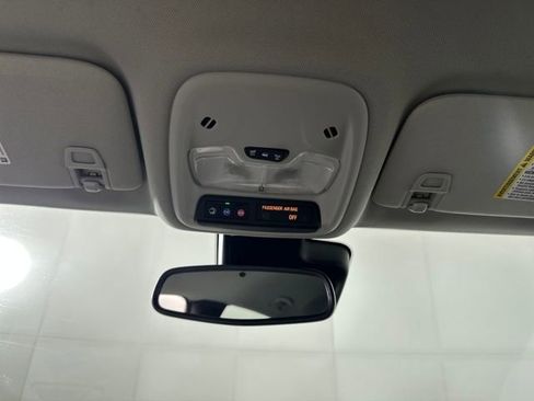 Used 2022 Chevrolet Bolt EUV LT w/ Convenience Package image 24