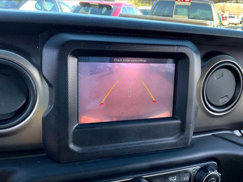 Used 2020 Jeep Wrangler Sport image 24