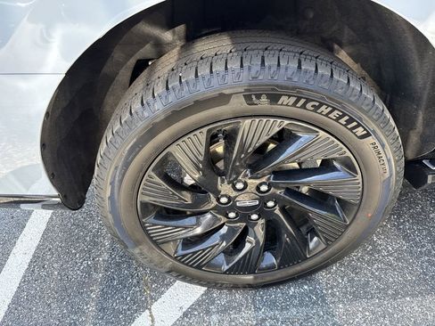 Used 2025 Lincoln Navigator L Reserve w/ Jet Appearance Package AWD/4WD image 5