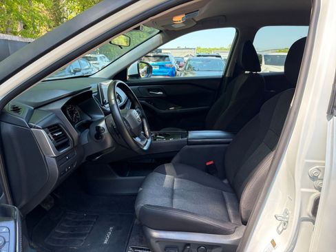 Used 2025 Nissan Rogue SV FWD image 29