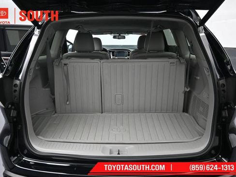 Used 2016 Toyota Highlander Limited AWD/4WD image 30