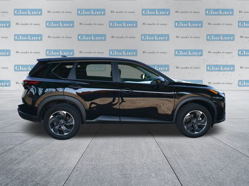 Used 2025 Nissan Rogue SV image 4