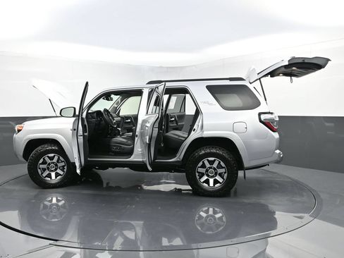 Used 2022 Toyota 4Runner TRD Off-Road Premium AWD/4WD image 35