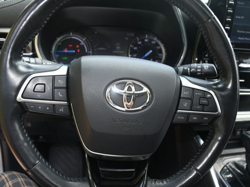 Certified 2021 Toyota Highlander Limited AWD/4WD image 14