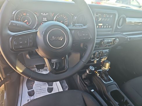 Used 2023 Jeep Wrangler Unlimited Sport image 17