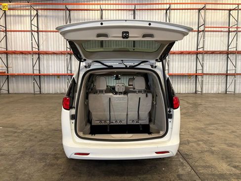 Used 2021 Chrysler Voyager Lxi image 12