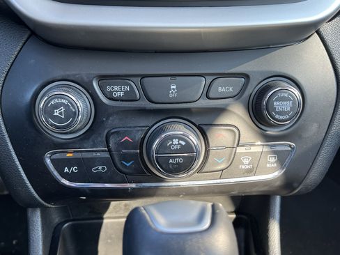 Used 2014 Jeep Cherokee Limited w/ Luxury Group image 30