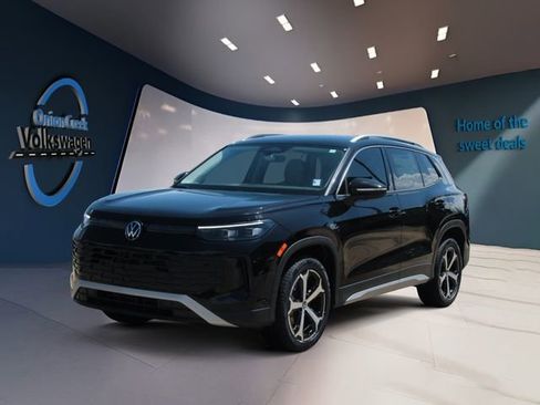 Used 2025 Volkswagen Tiguan SE image 8