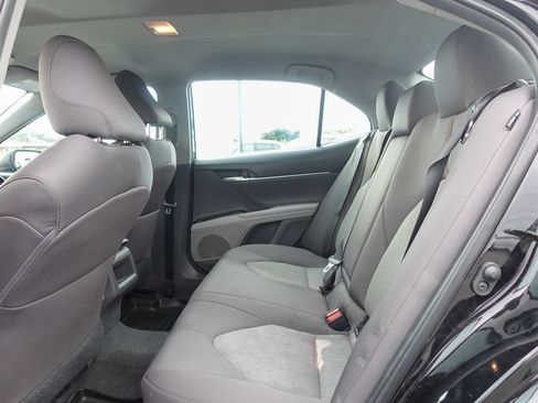 Used 2019 Toyota Camry LE FWD image 12