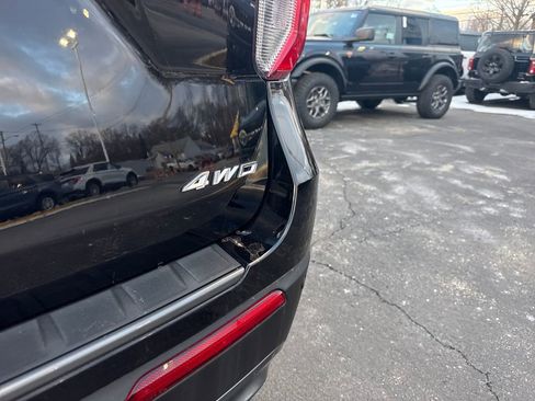 Used 2023 Ford Explorer XLT w/ Equipment Group 202A image 11