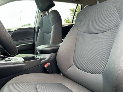 Used 2024 Toyota RAV4 LE AWD/4WD image 24