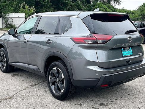 Used 2024 Nissan Rogue SV FWD image 5