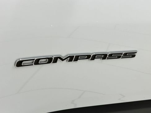 Used 2025 Jeep Compass Limited image 34