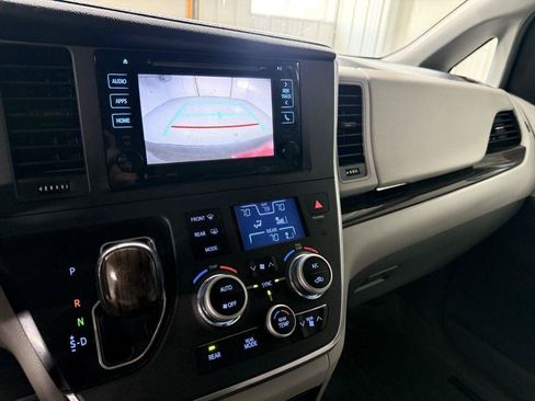 Used 2017 Toyota Sienna XLE w/ XLE Navigation Package AWD/4WD image 18