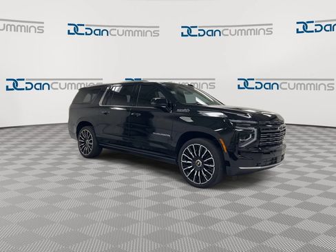 Used 2025 Chevrolet Suburban High Country AWD/4WD image 2