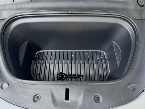 Used 2023 Tesla Model Y Long Range image 33