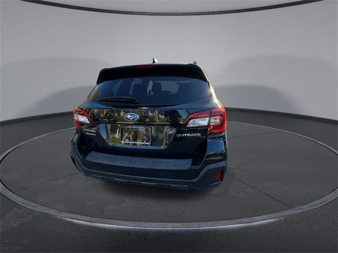 Used 2018 Subaru Outback 2.5i Touring image 7