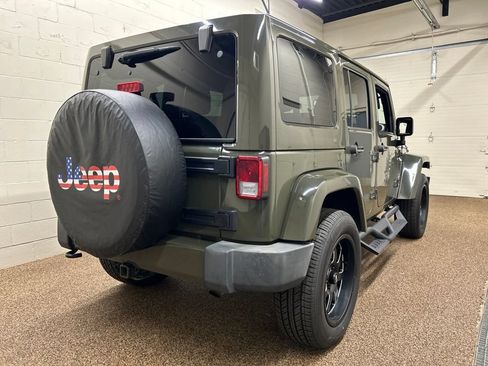 Used 2016 Jeep Wrangler Unlimited Sahara w/ Dual Top Group AWD/4WD image 2