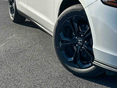 New 2025 Honda Accord SE image 3