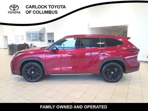 Used 2025 Toyota Highlander XSE AWD/4WD image 1