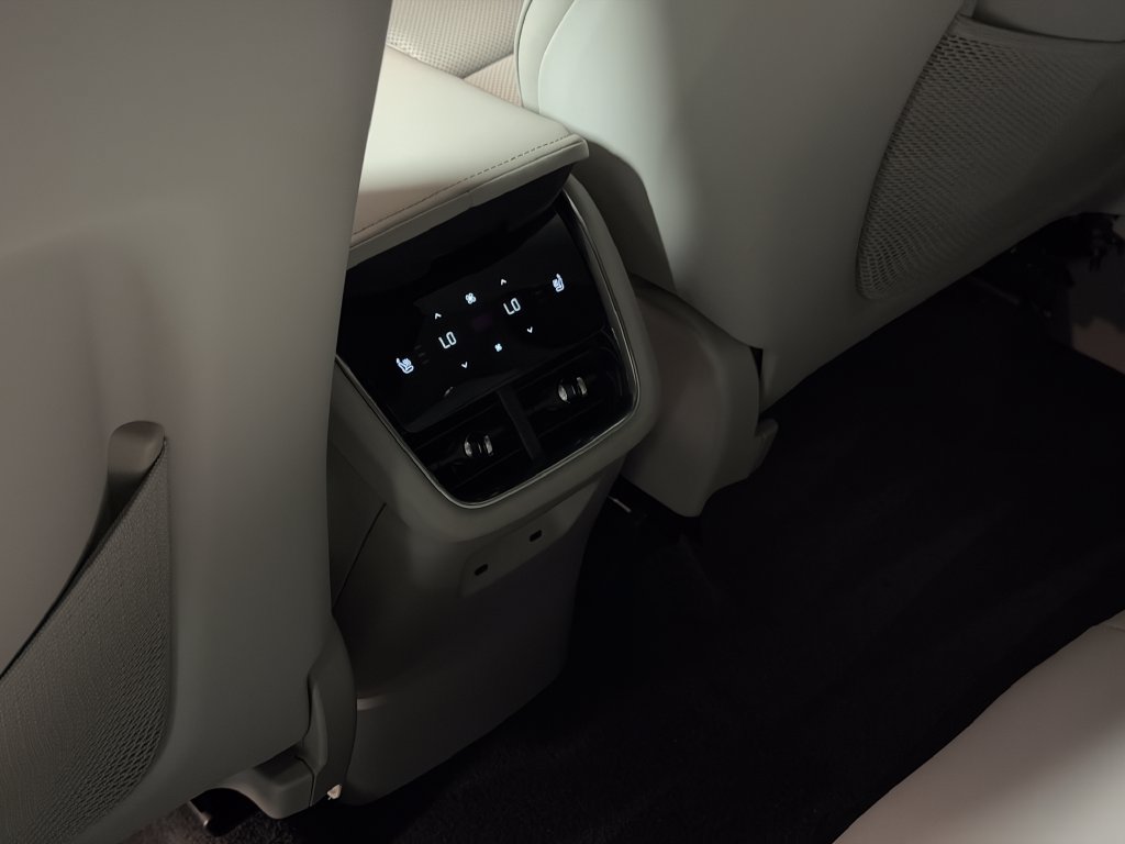 Certified 2025 Volvo EX90 Plus AWD/4WD image 26