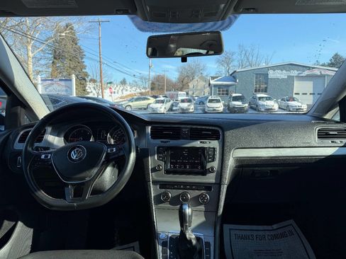 Used 2015 Volkswagen Golf TDI S image 16