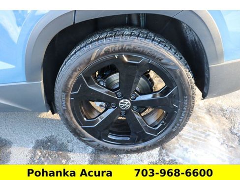 Used 2025 Volkswagen Taos SEL image 29