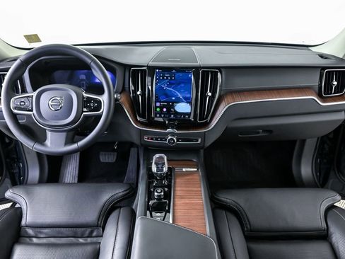 Certified 2023 Volvo XC60 B5 Ultimate w/ Climate Package image 20