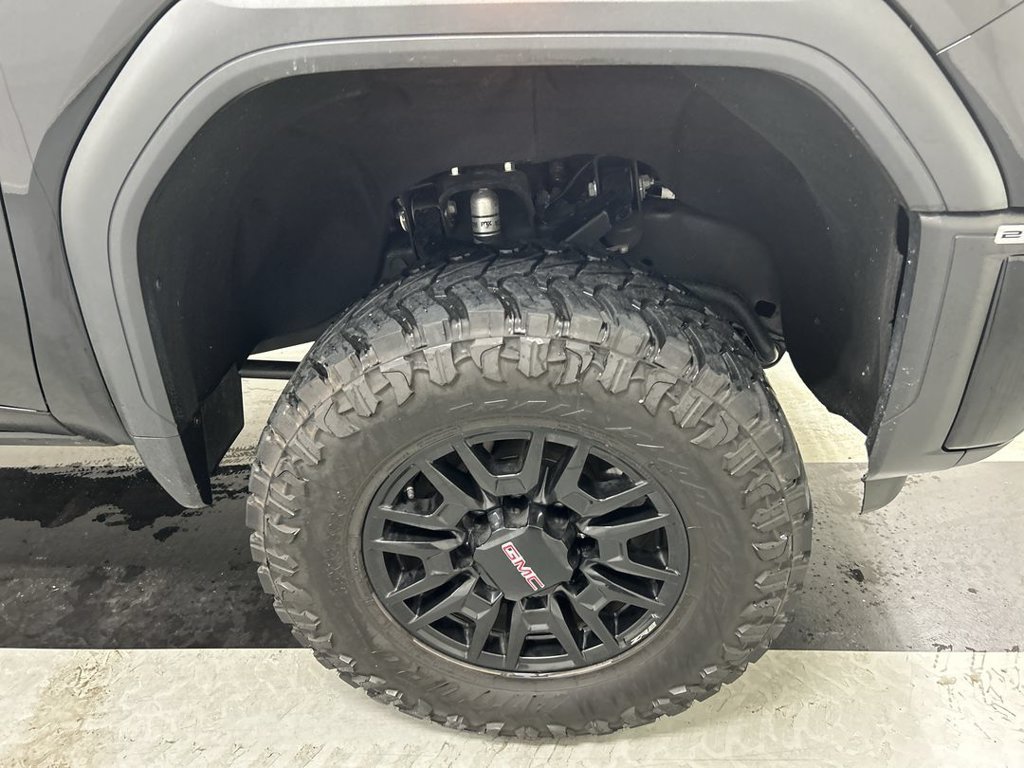 Used 2024 GMC Sierra 2500 AT4 w/ Technology Package AWD/4WD image 8