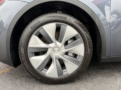 Used 2023 Tesla Model Y Long Range AWD/4WD image 6