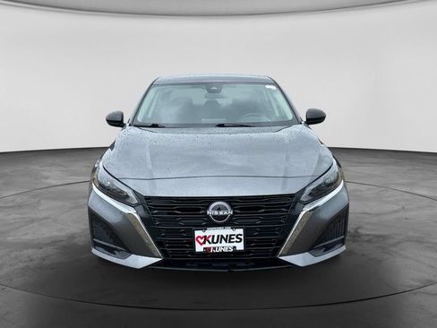Used 2025 Nissan Altima 2.5 SV FWD image 3