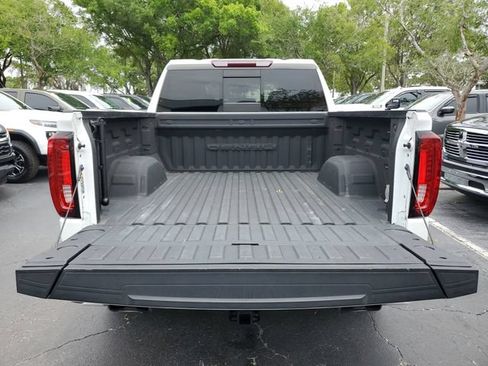 Used 2022 GMC Sierra 1500 Denali w/ Denali Premium Package AWD/4WD image 9