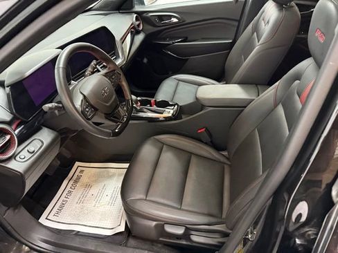Certified 2025 Chevrolet Trax RS w/ Sunroof Package image 18