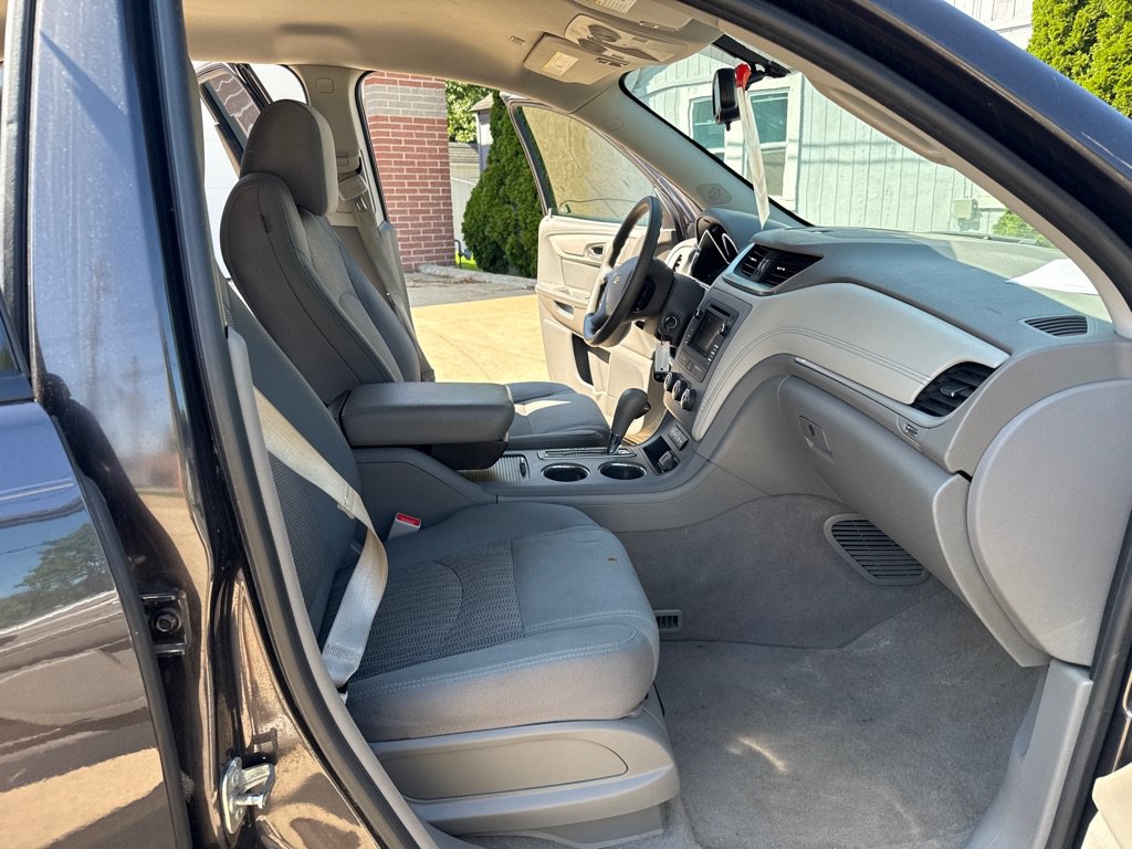 Used 2016 Chevrolet Traverse LS FWD image 10