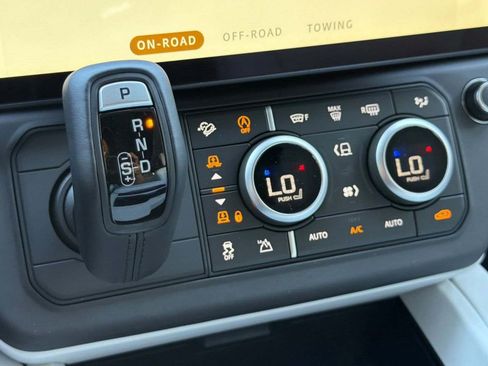 New 2026 Land Rover Defender 110 X-Dynamic SE AWD/4WD image 17